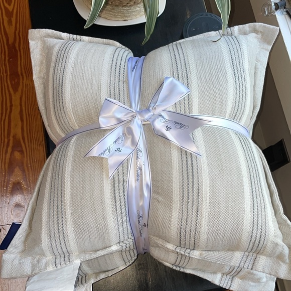 🎉HP🎉BROOKS BROTHERS Set of 2 Indoor/Outdoor Decorative Fade Resistant Pillows! - Picture 12 of 16